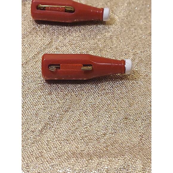 5 Vintage 2000 Heinz Ketchup Advertising Bottle Brooch Pin Red Safety Pin READ - Picture 3 of 8